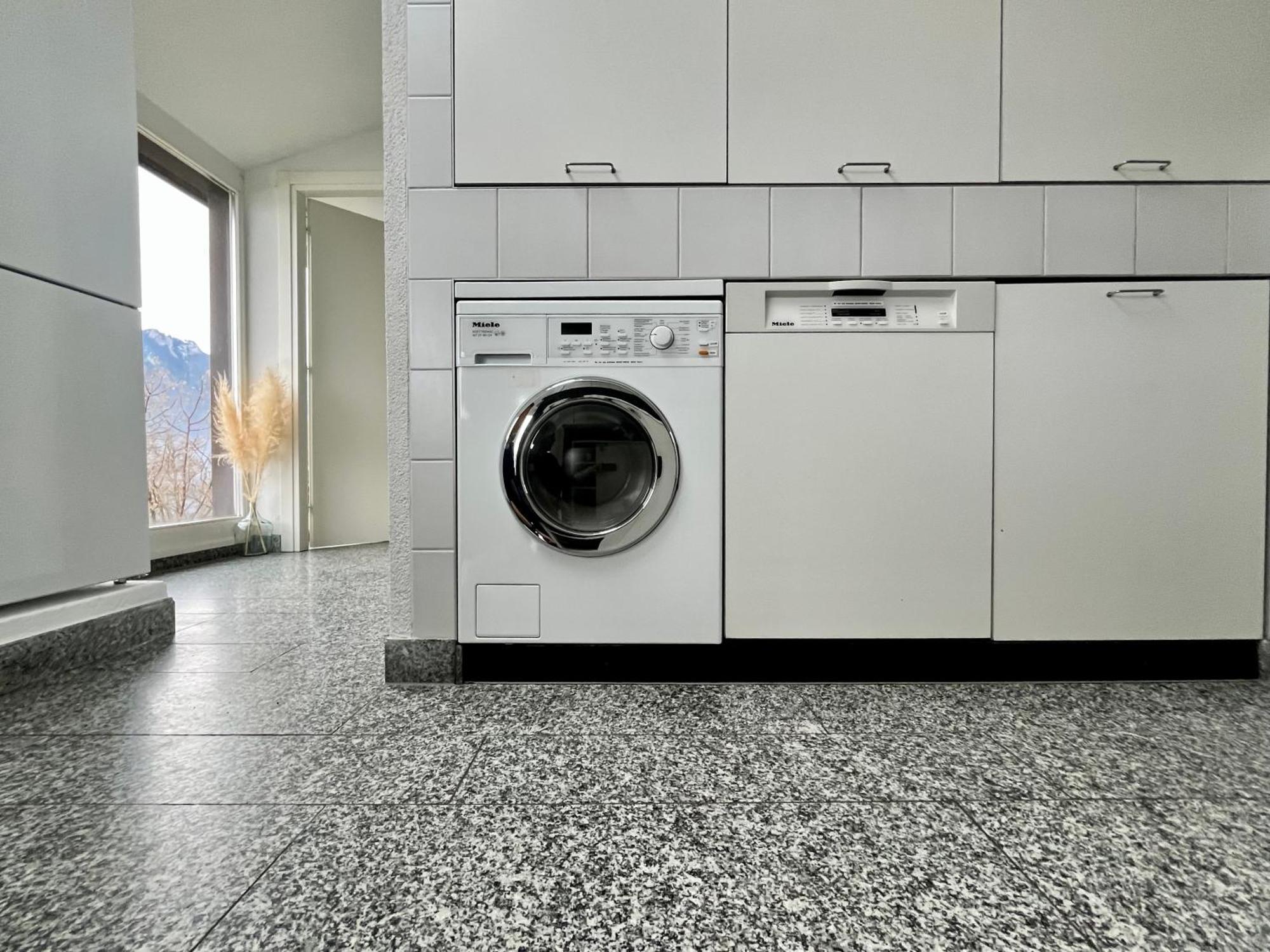 Wohnung Mit Grossartiger Seesicht Und Balkon Spiez Εξωτερικό φωτογραφία